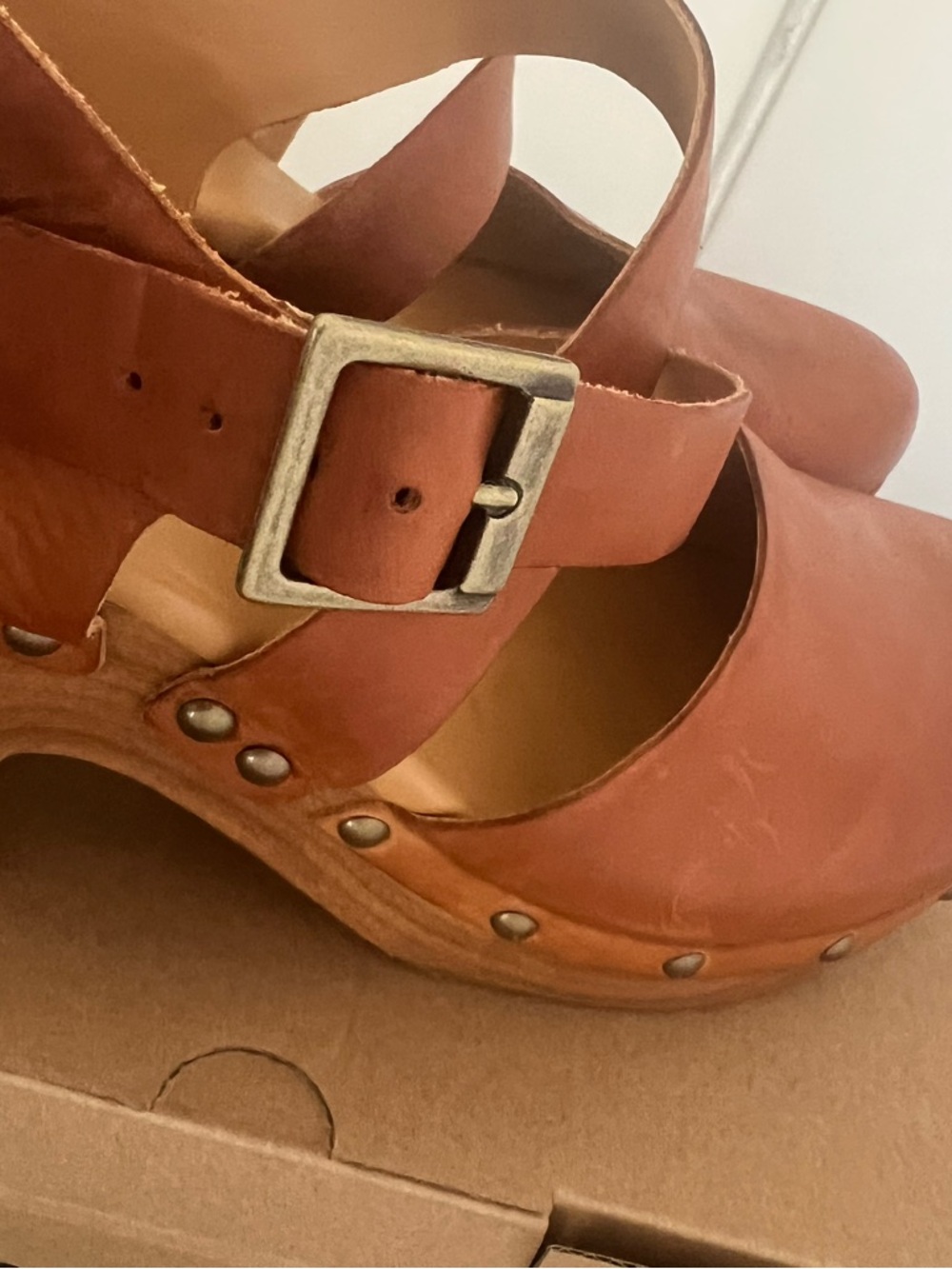 KORKS 'Abloom' Women's
Platform Slingback Leather Riveted
Clog: Size 9.5 - Picture 15 of 16